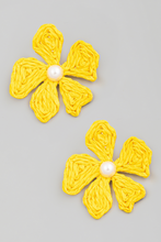 Load image into Gallery viewer, Straw Flower Post Earrings