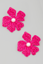Load image into Gallery viewer, Straw Flower Post Earrings