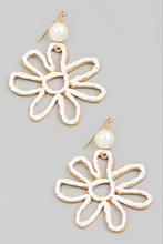 Load image into Gallery viewer, Raffia Flower Earrings - More Colors Available
